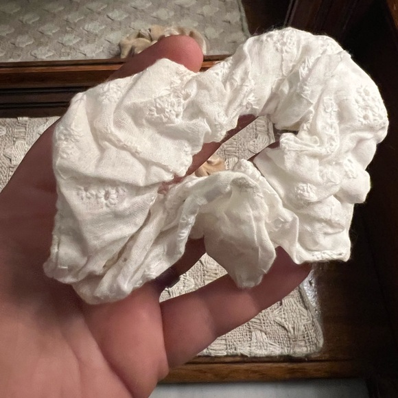 SET OF 5 Classic Solid Colors Hair Scrunchies White Eyelet, Metallic Red, Denim - Picture 5 of 6